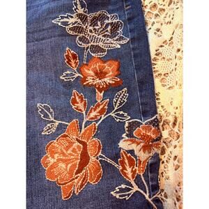 Denim jeans with flower appliqued on legs PLUS SIZE curvy boyfriend BRAND
